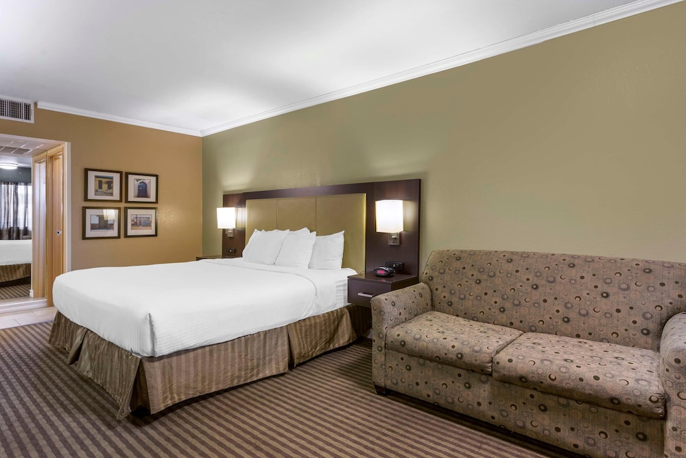 Signature Room - Photo 1