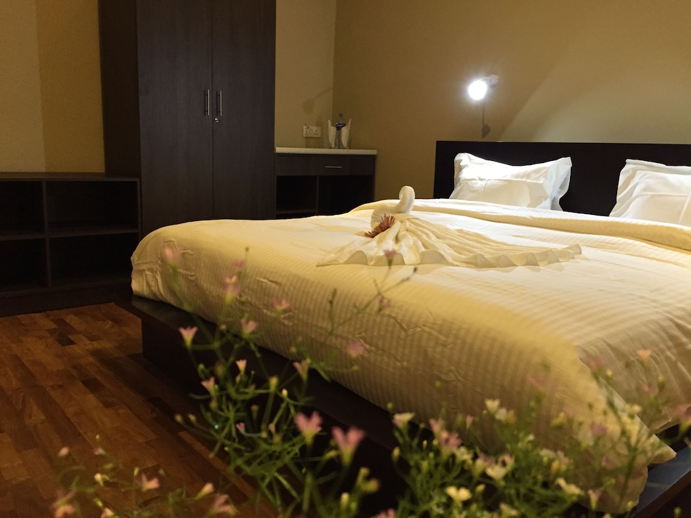 Deluxe Double Room, 1 Queen Bed, Park View, Garden Area photo 1