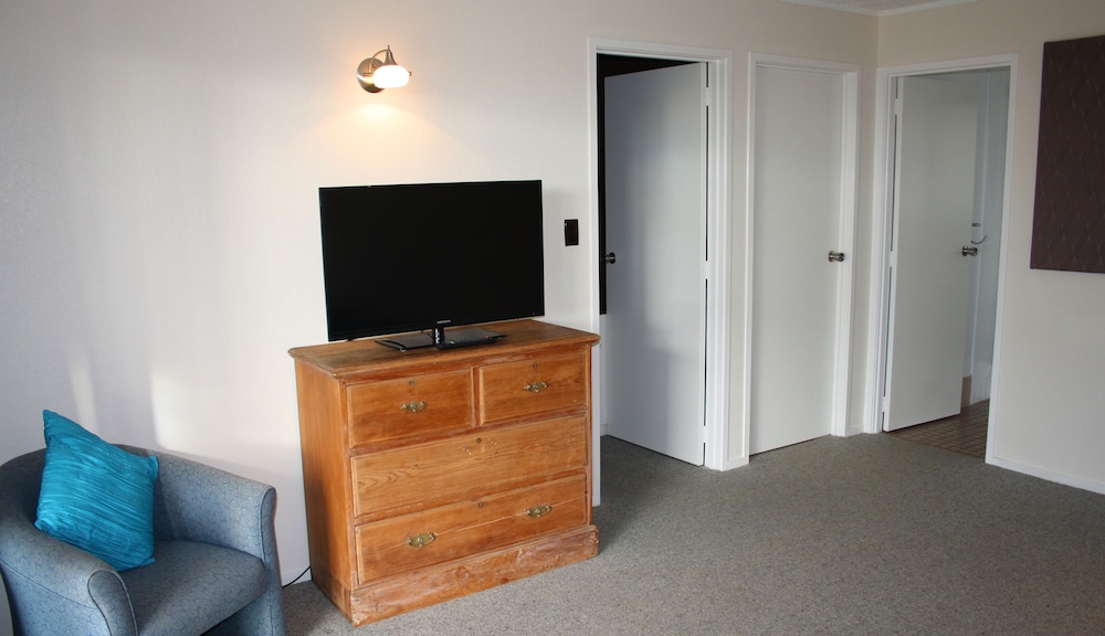Two Bedroom Suite - Excluding Car Rental photo 1