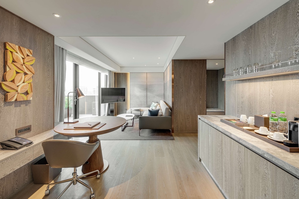 Deluxe Suite, 1 Bedroom, Balcony