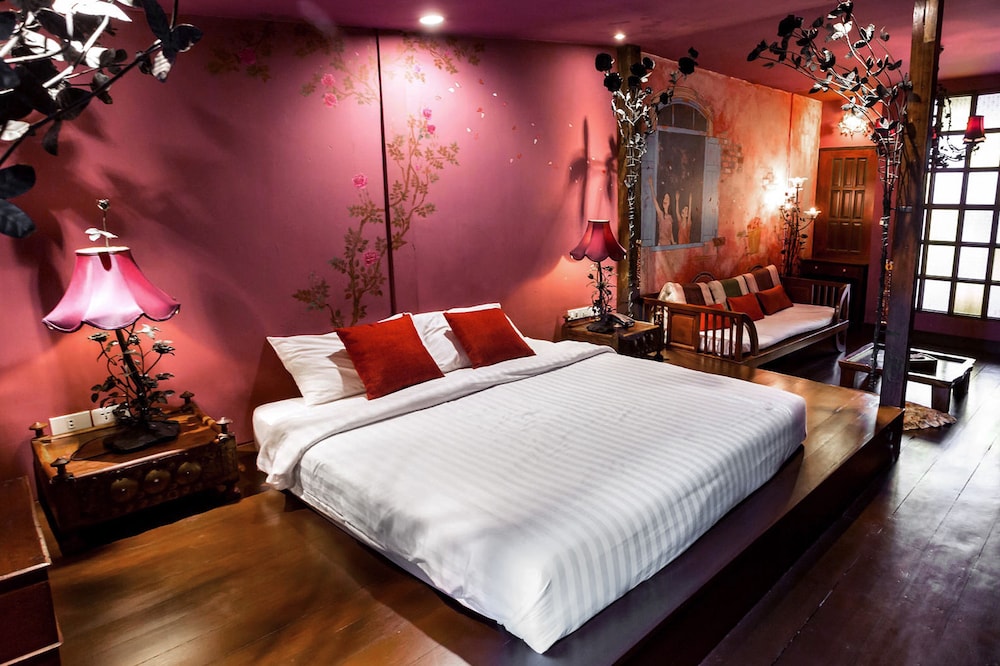 Honeymoon Suite