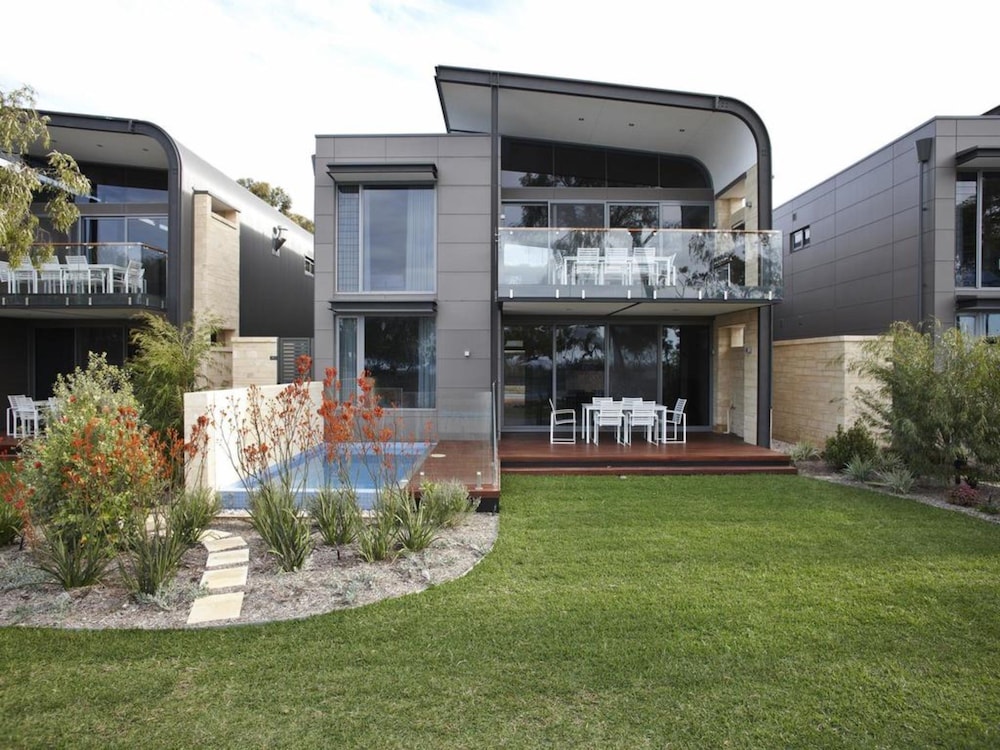 Luxury House, 5 Bedrooms, Private Pool, Oceanfront