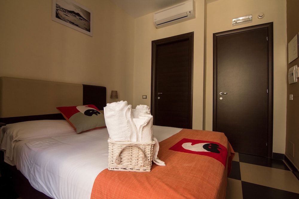 Basic Double Room Single Use, 1 Bedroom photo 3
