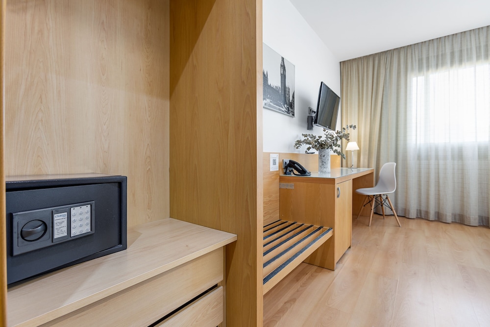 Double Room (3 Adults) - Photo 3