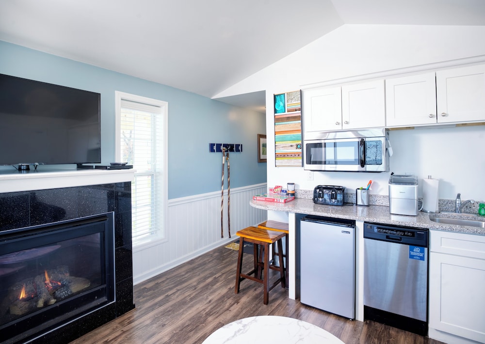 Standard Room, Multiple Beds - Photo 4