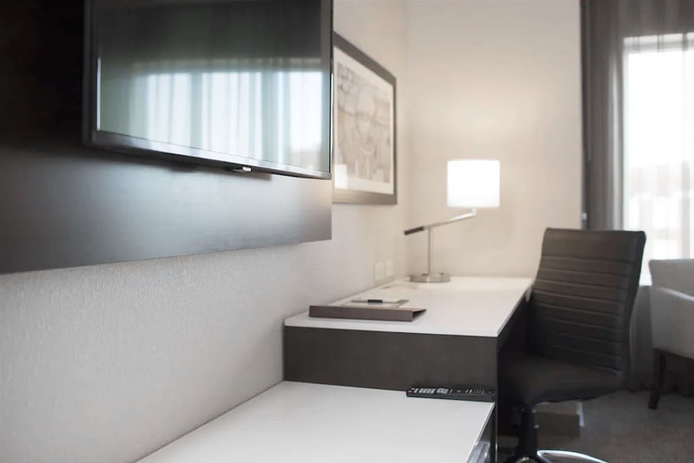 Suite, 1 King Bed with Sofa bed, Accessible (Mobility & Hearing, Roll-In Shower) photo 3
