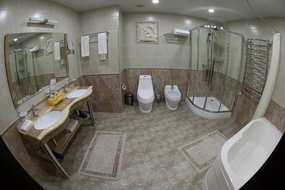 Luxury Suite photo 2
