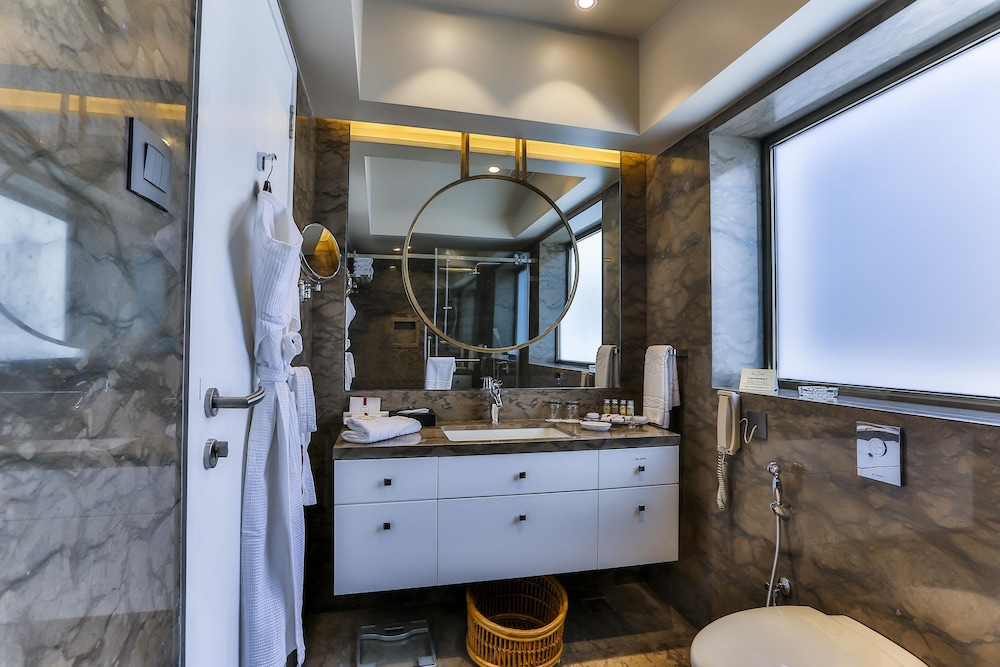 Luxury Suite, Ocean View, Beachside - Photo 24