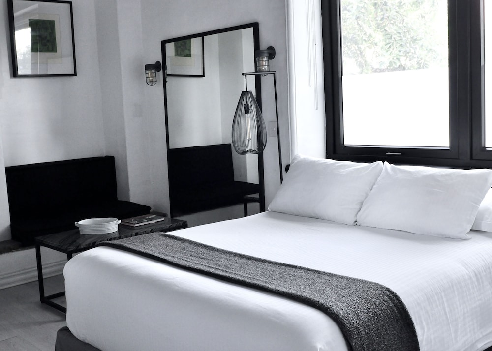 Double Room, 1 Queen Bed