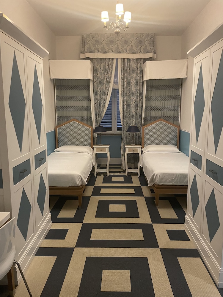 Deluxe Double or Twin Room (Suite Pantheon Via della Croce 33) photo 2