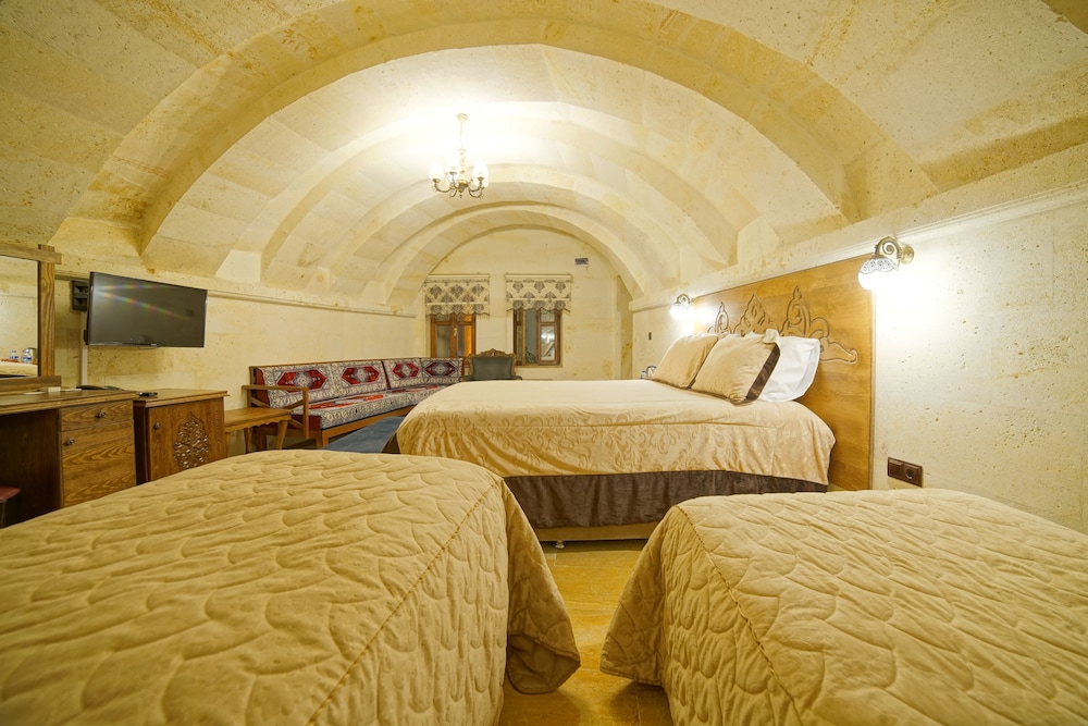 Family Suite, Multiple Beds, Non Smoking, Garden View photo 2