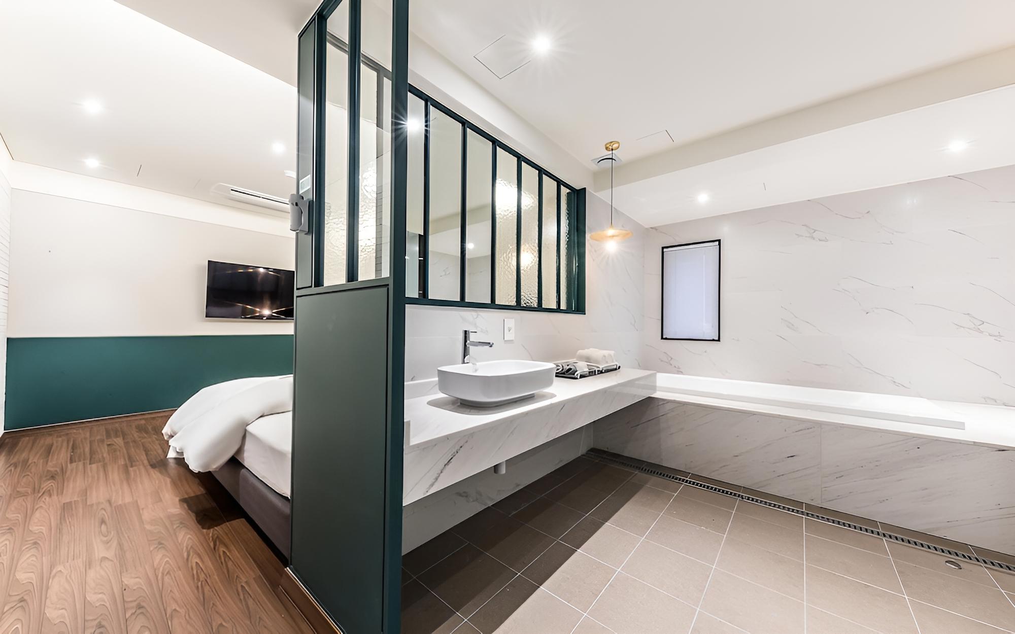 Room (Suite) - Photo 19
