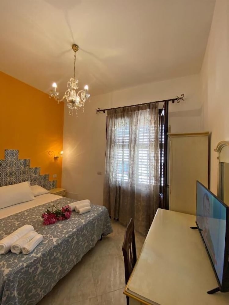 Double Room, Balcony - Photo 3