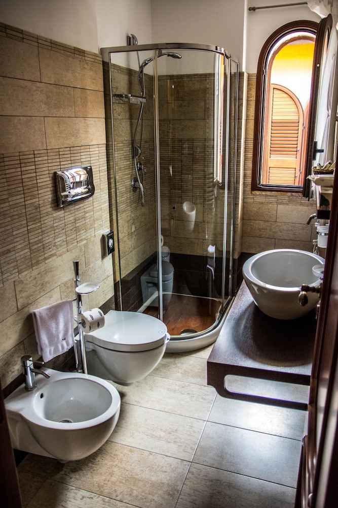 Classic Double Room Single Use, Ground Floor photo 3
