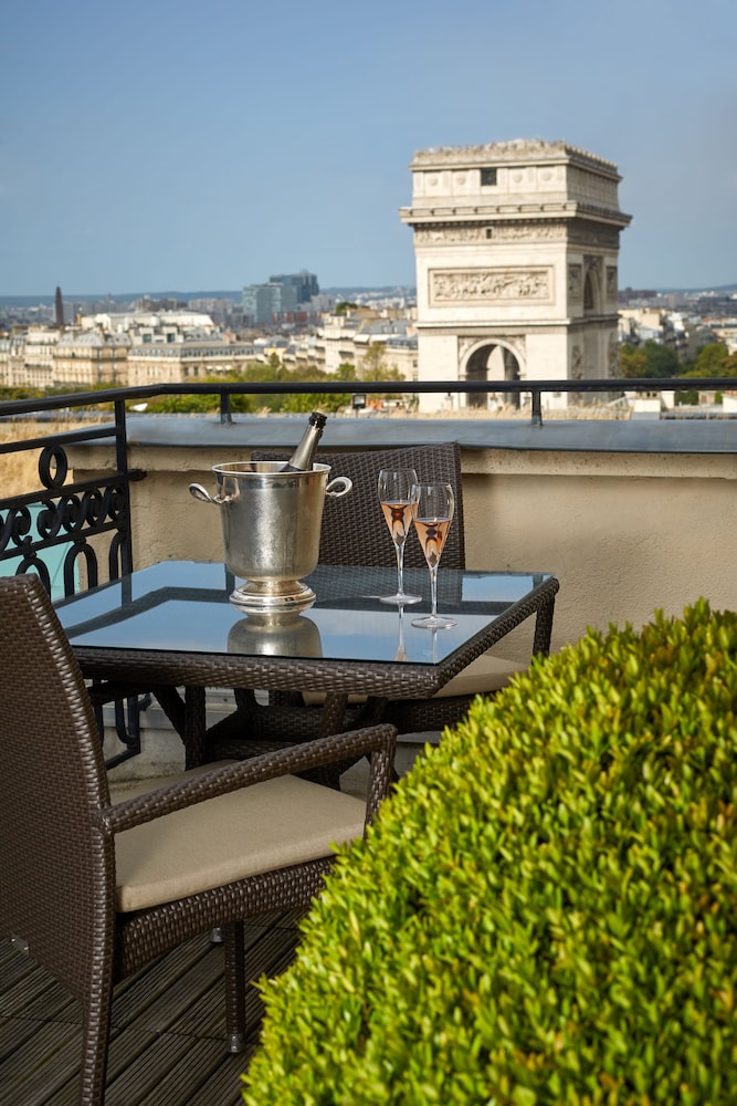 Suite Parisienne Terrasse Tour Eiffel - Arc de Triomphe Suite Parisienne Terrasse Tour Eiffel - Arc de Triomphe