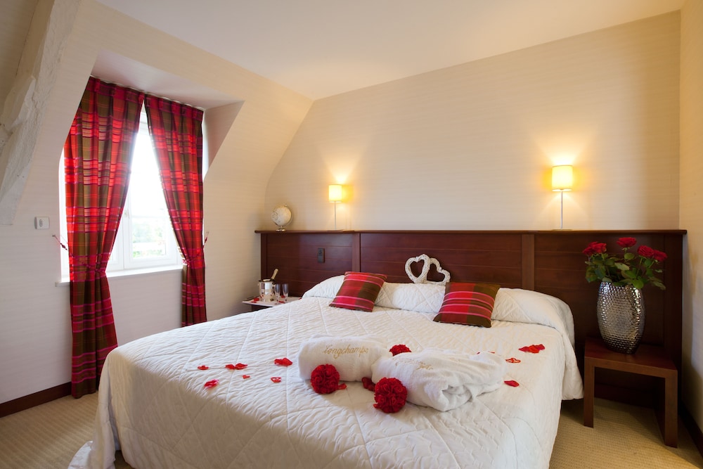 Deluxe Room, 1 King Bed photo 2