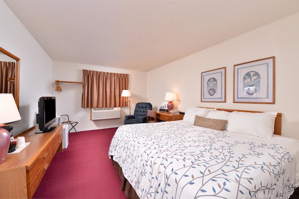 Suite, 1 King Bed, Non Smoking (Jacuzzi)  No Pets - Photo 5