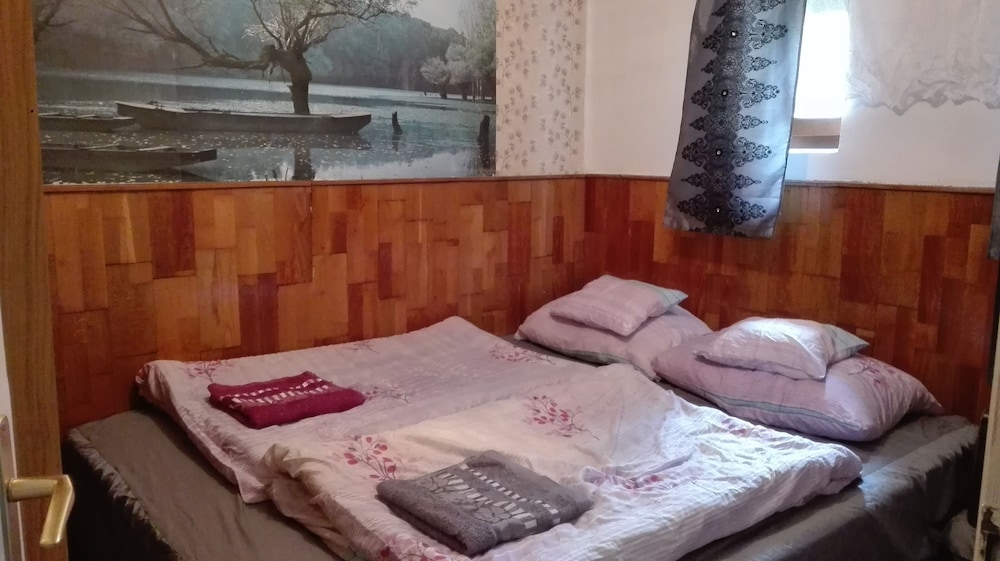 Classic Room, 1 Queen Bed photo 3