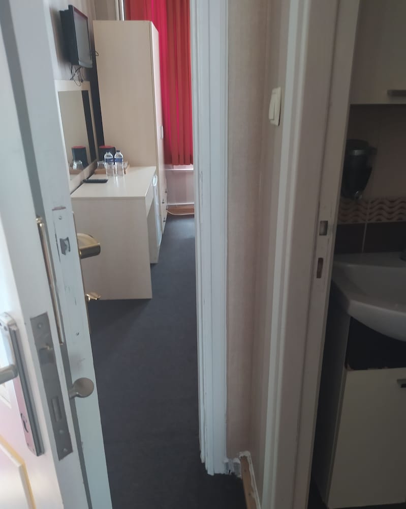 City Quadruple Room photo 2