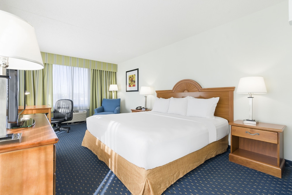 Premium King Room, Corner View - Photo 1