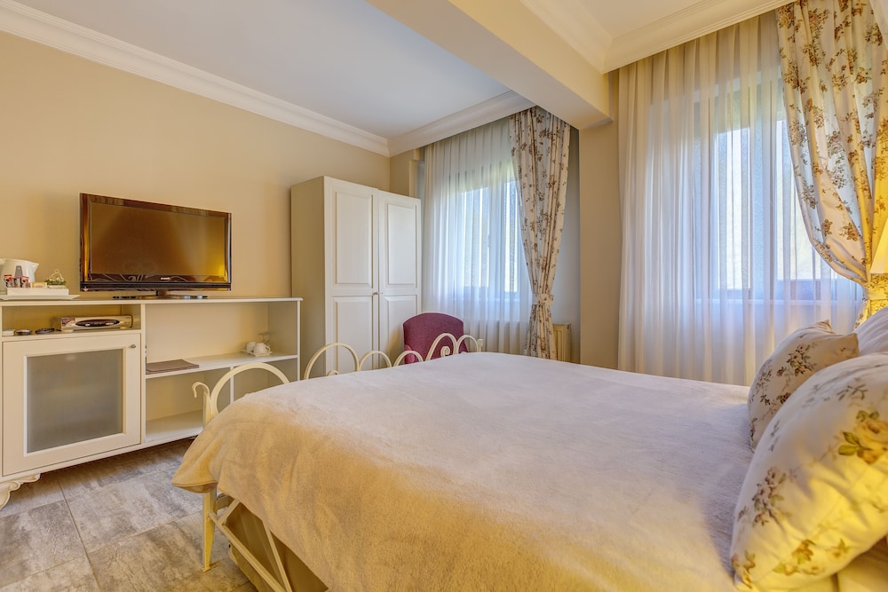 Economy Double Room, 1 Queen Bed, Non Smoking photo 2