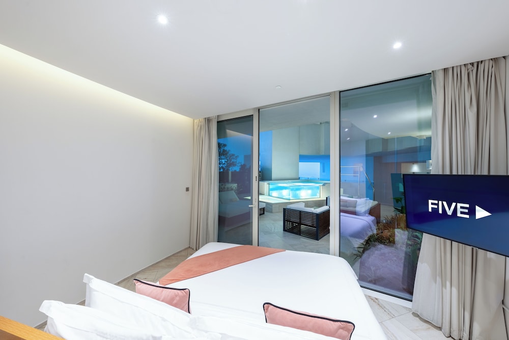 1 BED | Sky Villa w/Pool