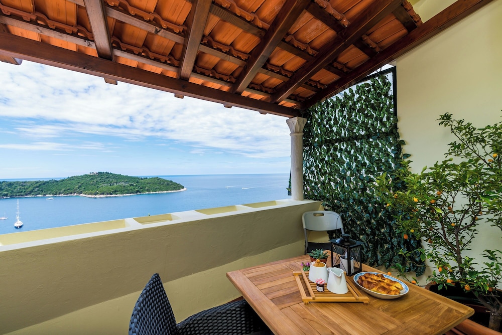 Apartment (One Bedroom Apartment with Balcony an)