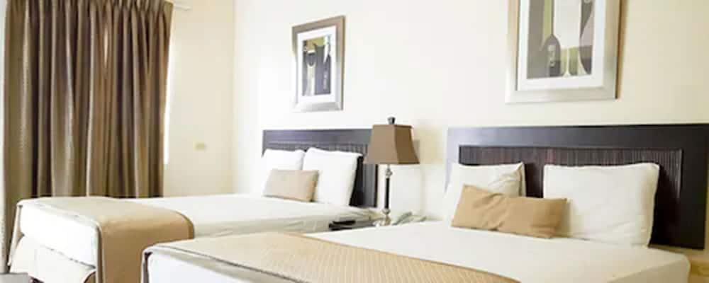 Family Room, 2 Queen Beds photo 1