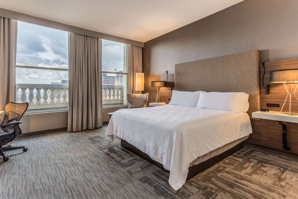 Suite, 1 Bedroom - Photo 2