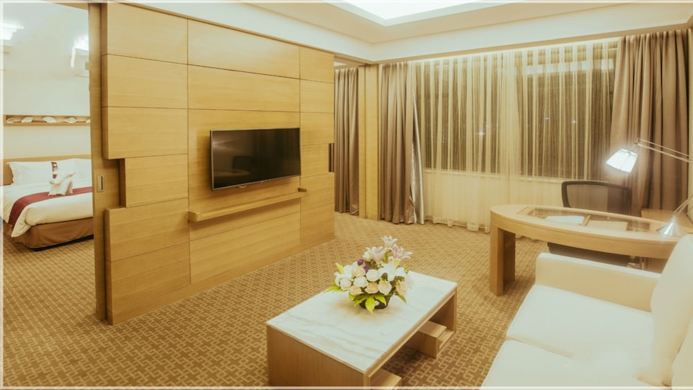 Suite, 1 King Bed (High Floor)