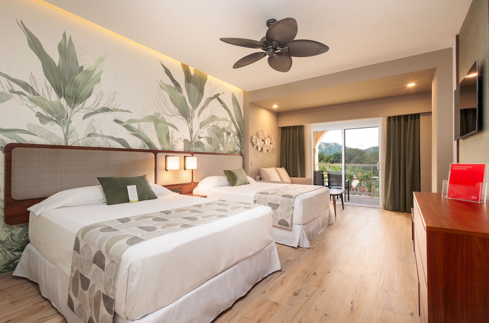 Family Room, 2 Bedrooms, Pool View (Superior | U)