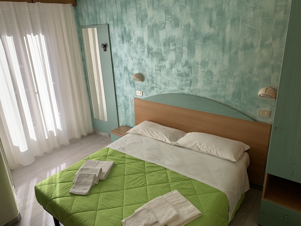 Double Or Twin Room - Photo 5
