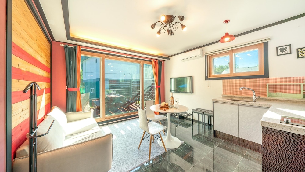 Basic Room, 1 Bedroom (Geurana) photo 1