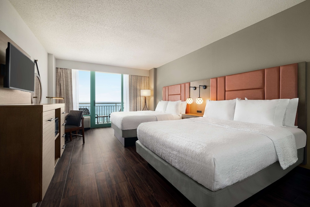 Oceanfront, 2 Queen Beds, 1 Sofa Bed, Bathtub, Floors 3-4 - Photo 1