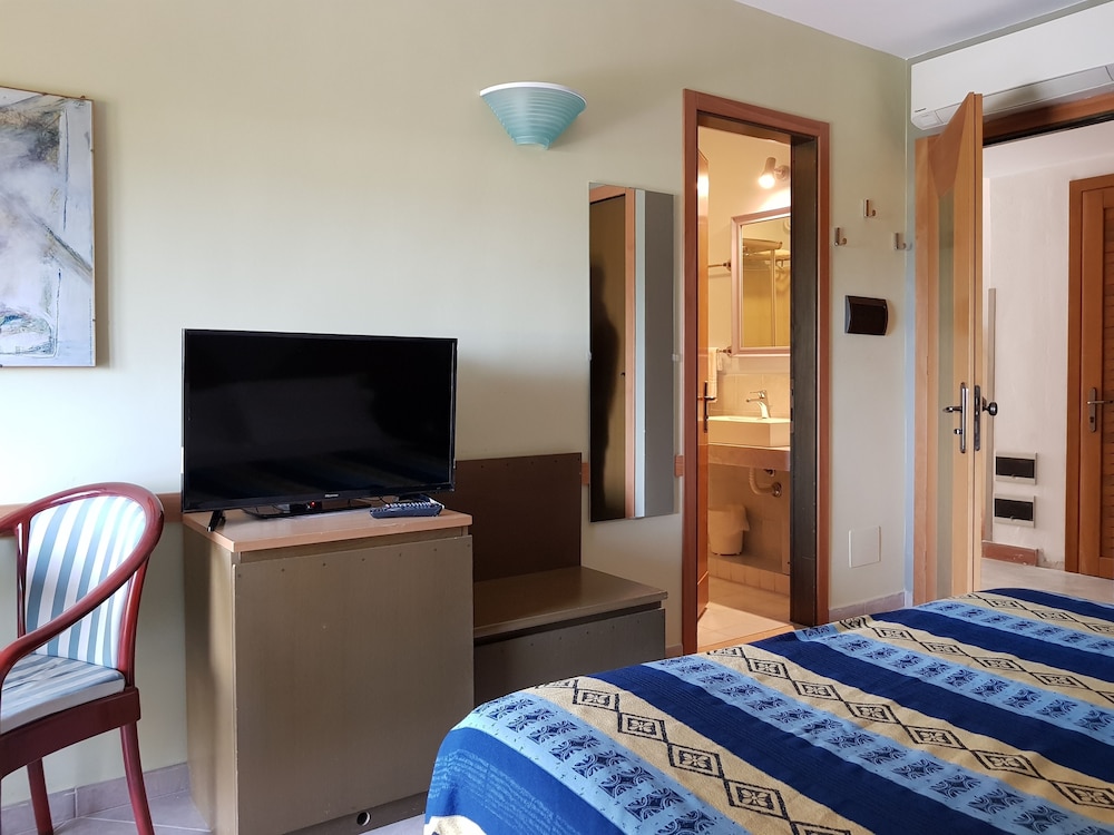Superior Double or Twin Room, Sea View - Photo 3