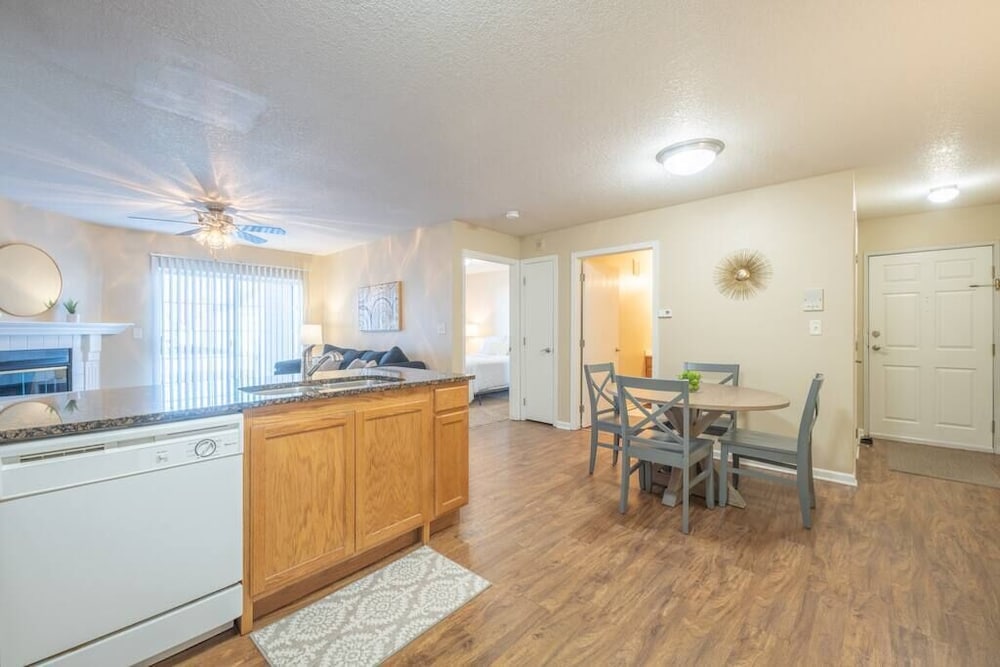 Charming 2BD Home Away From Home, Foto 19