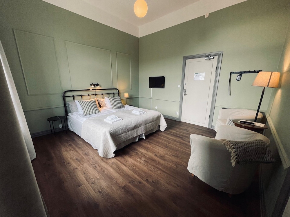 Double Room, 2 Twin Beds, Private Bathroom photo 2