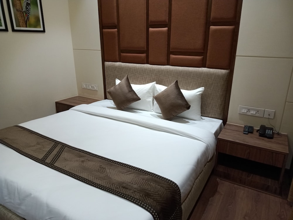 Deluxe Room - Photo 16