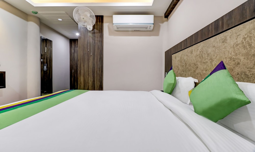 Deluxe Room - Photo 3