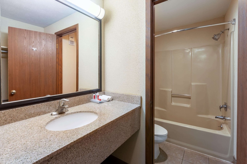 Deluxe Room, 2 Queen Beds, Balcony, Lake View photo 3
