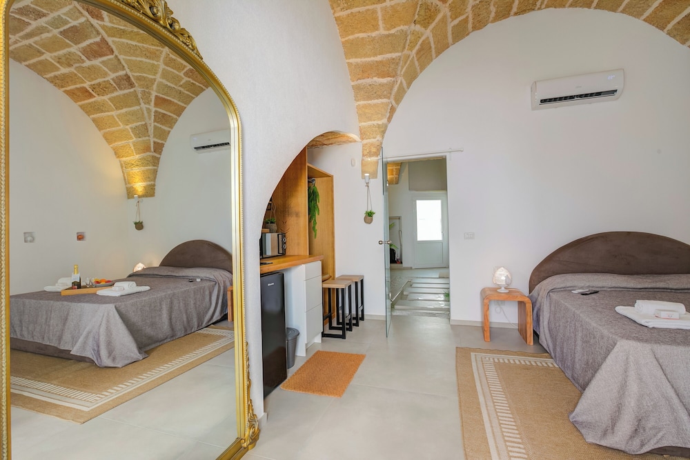 Honeymoon Apartment, Multiple Bedrooms (Private Oasi With Spa and Pool) photo 3