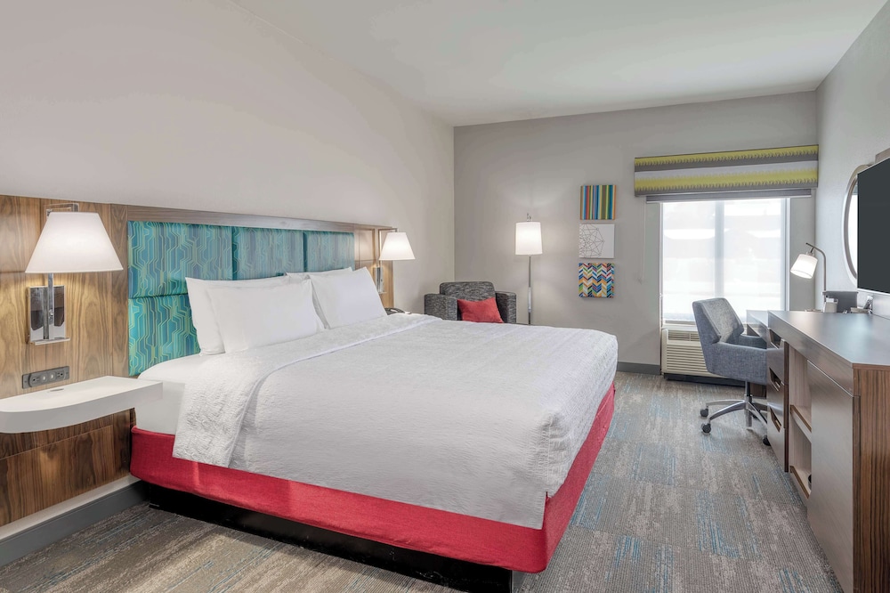 Room, 1 King Bed, Accessible (Hearing) - Photo 1