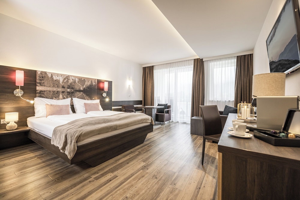 Business Junior Suite, Terrace, Mountain View (Single Use) photo 1