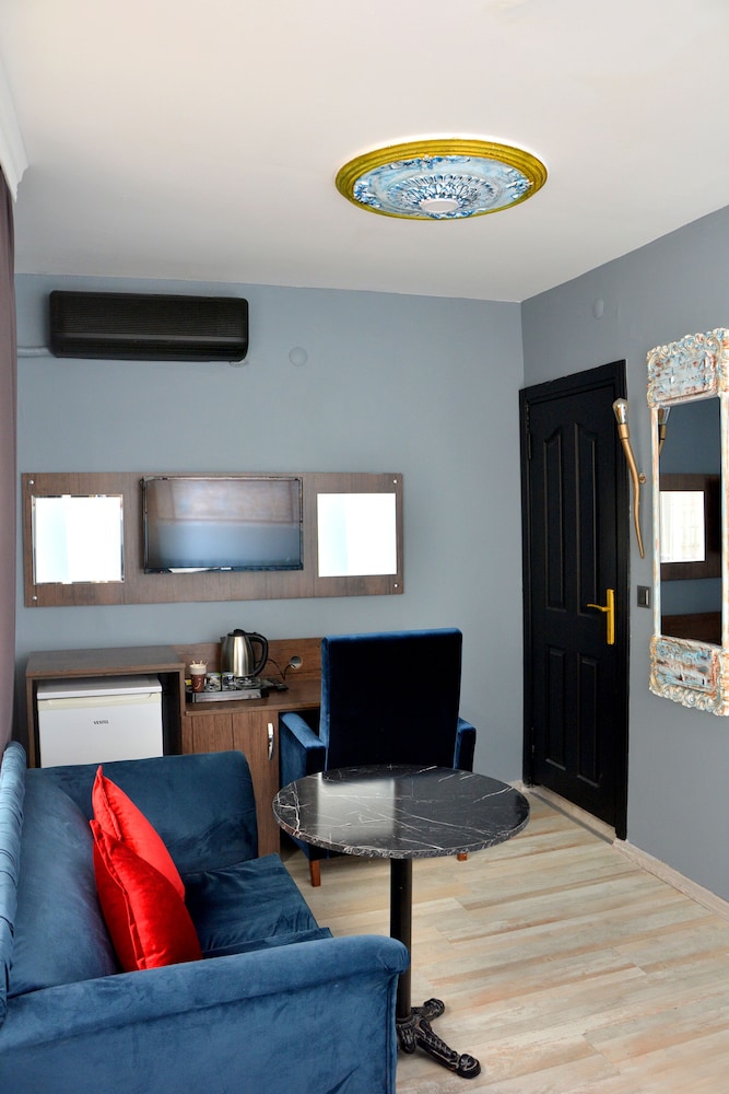 Economy Studio, 1 Bedroom photo 2
