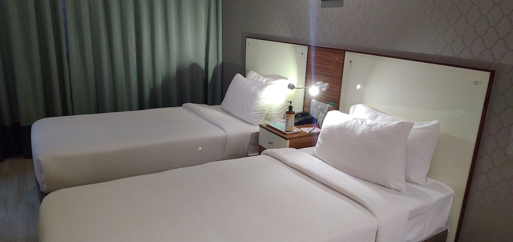 Executive Room (Twin Bed) - Photo 6