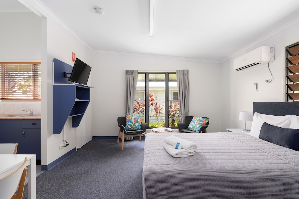 Standard Cabin (Queen and Single) photo 3