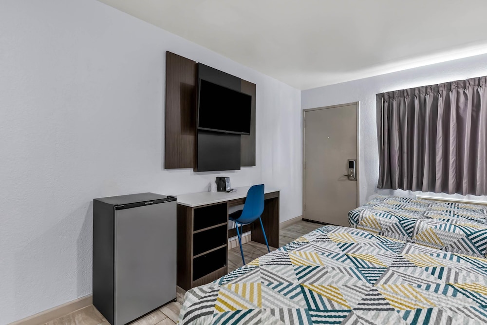 Standard Room, 2 Double Beds, Non Smoking photo 1