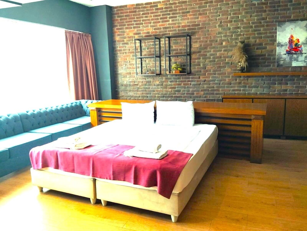 City Room photo 1