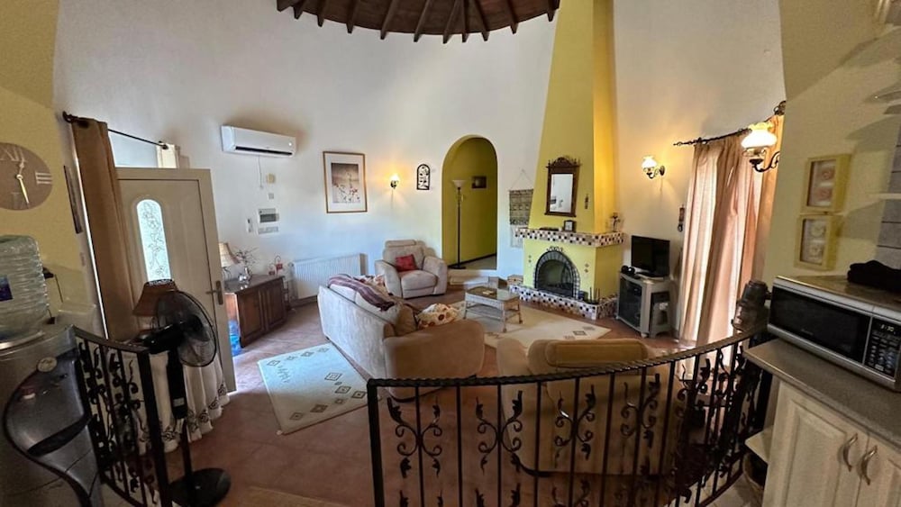 Villa photo 3