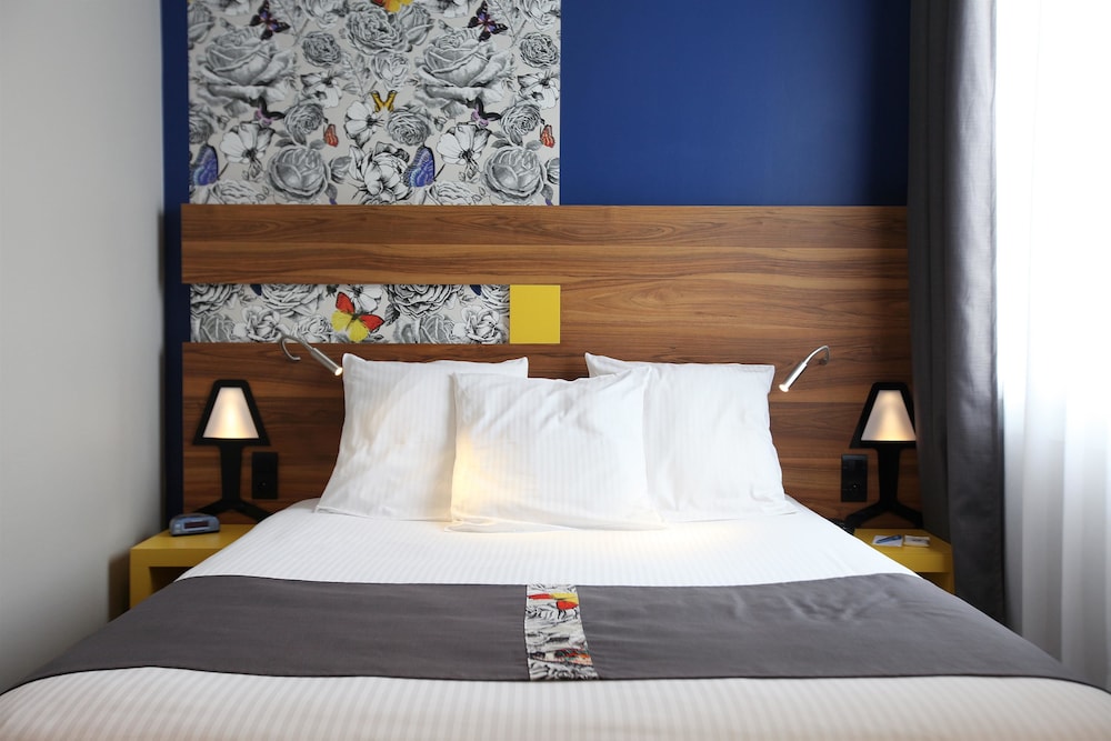 Superior Room, 1 Queen Bed, Non Smoking (with Sofabed) photo 2